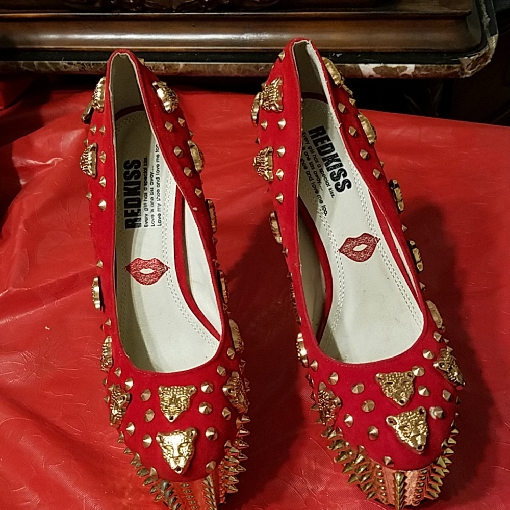 Shoes - Picture 2 of 3